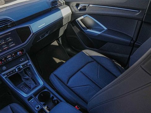 Used 2020 Audi Q3 2.0T Premium image 28