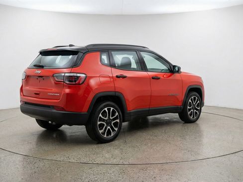 Used 2025 Jeep Compass Trailhawk AWD/4WD image 9