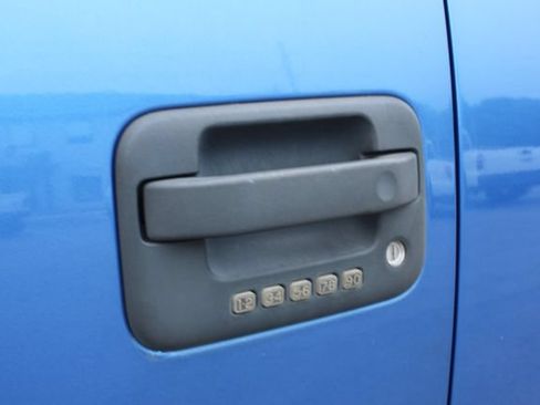 Used 2013 Ford F150 XLT w/ Mid Equipment Group AWD/4WD image 9