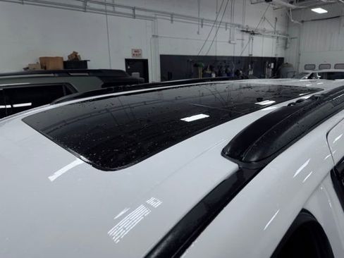 Used 2025 Chrysler Pacifica Limited FWD image 10