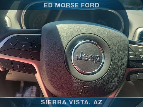 Used 2020 Jeep Grand Cherokee Laredo AWD/4WD image 22