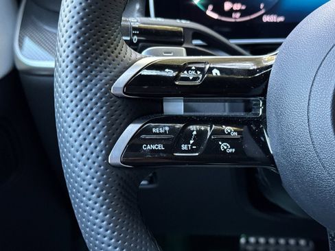 Used 2024 Mercedes-Benz GLC 300 4MATIC image 37