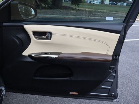 Used 2013 Toyota Avalon Limited image 26