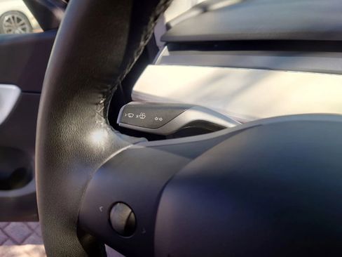 Used 2020 Tesla Model Y Long Range image 21