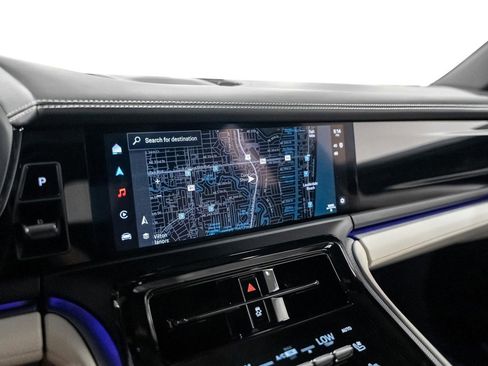 Used 2025 Porsche Panamera image 48