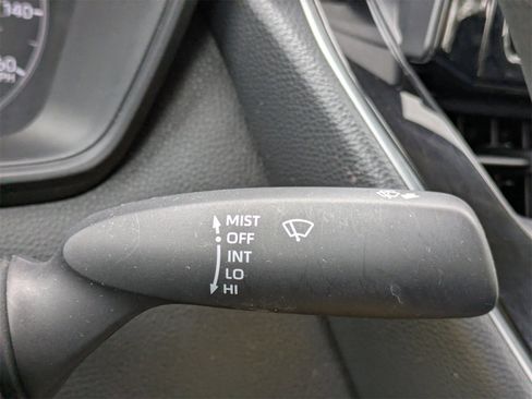 Used 2023 Toyota Corolla LE image 28