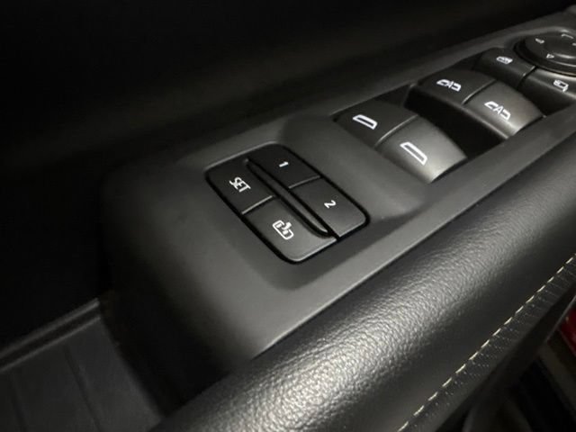 Used 2023 GMC Yukon SLT w/ SLT Premium Package AWD/4WD image 39