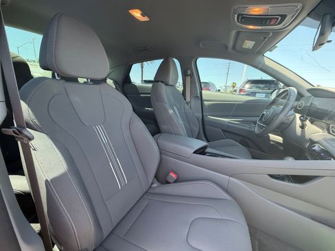 Used 2023 Hyundai Elantra SEL w/ Convenience Package FWD image 19