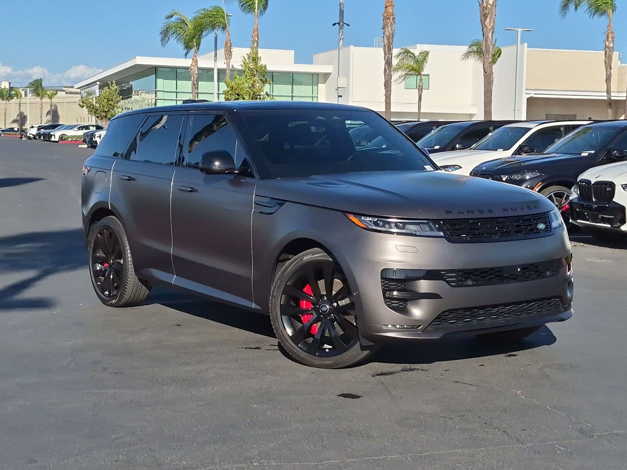 Used 2024 Land Rover Range Rover Sport Dynamic SE AWD/4WD image 2