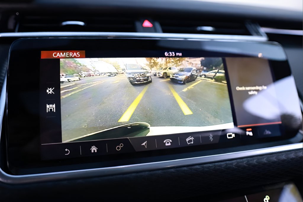 Used 2020 Land Rover Range Rover Velar R-Dynamic S AWD/4WD image 37