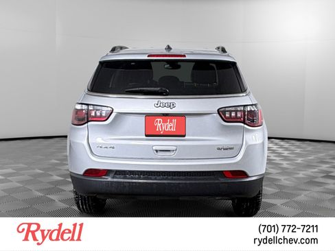 Used 2024 Jeep Compass Latitude image 4