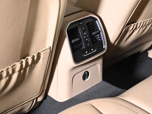 Certified 2022 Porsche Macan AWD/4WD image 20