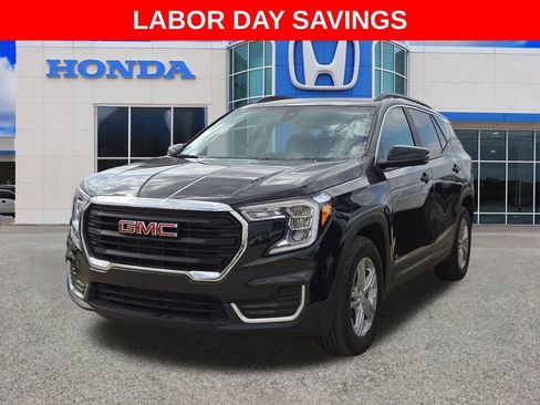 Used 2024 GMC Terrain SLE w/ Driver Convenience Package FWD image 9