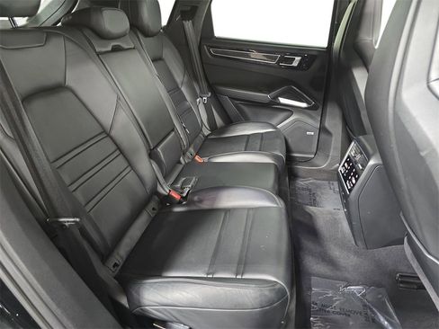 Used 2019 Porsche Cayenne Turbo image 26