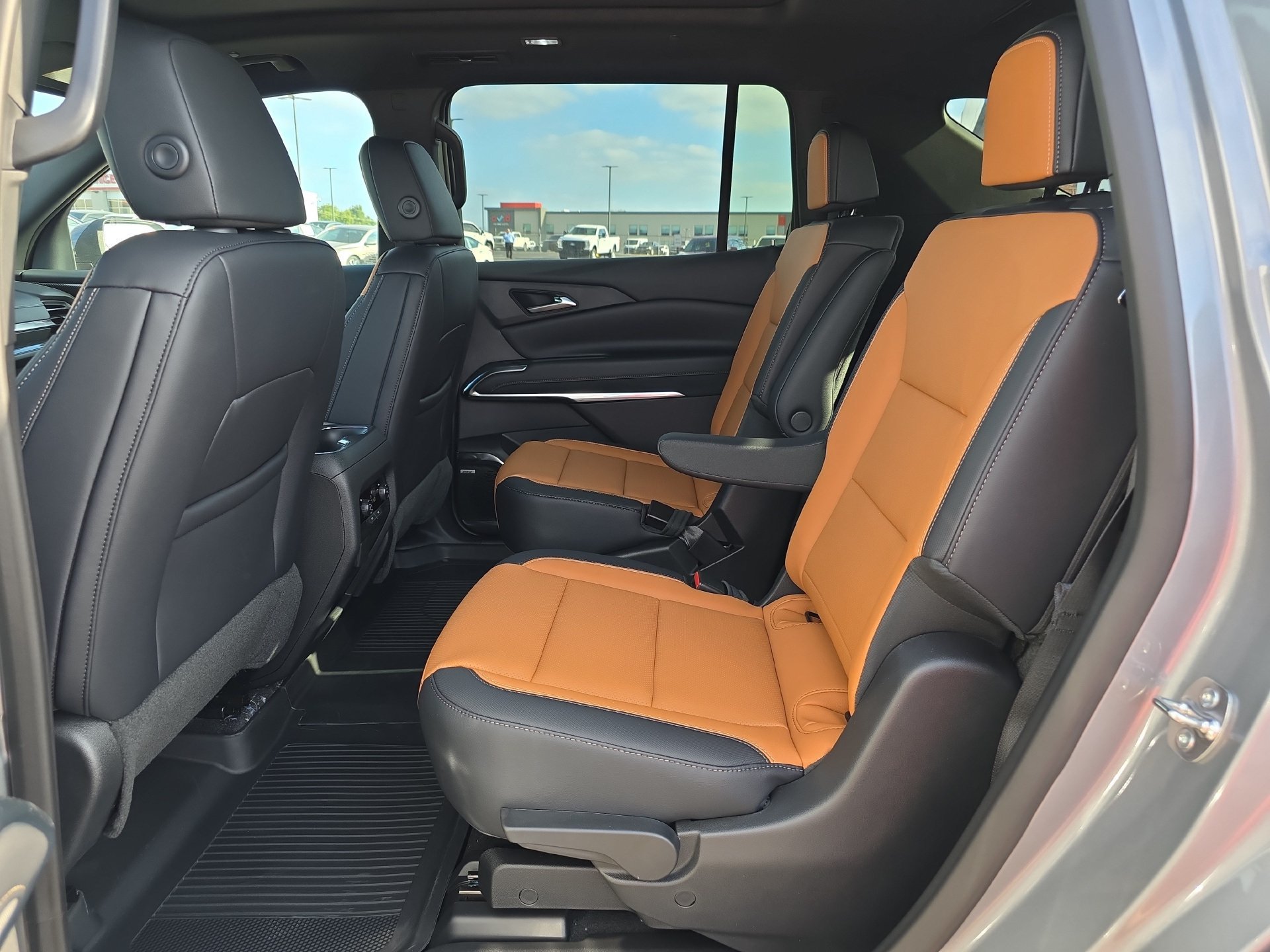 New 2027 Chevrolet Traverse Z71 w/ Enhanced Driving Package AWD/4WD image 6