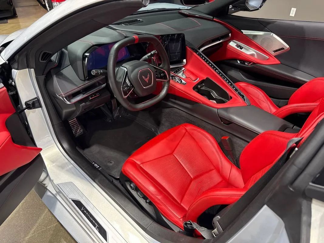 Used 2024 Chevrolet Corvette Stingray Preferred Cpe w/ Z51 Performance Package RWD image 22