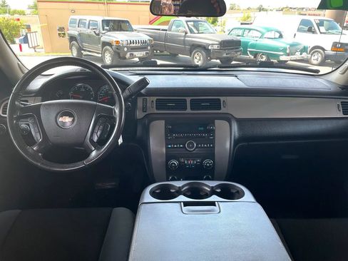 Used 2009 Chevrolet Avalanche LS AWD/4WD image 13