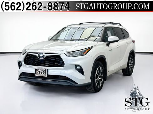 Used 2020 Toyota Highlander XLE AWD/4WD image 1