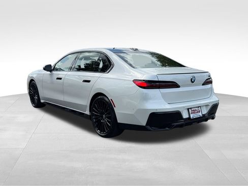 Used 2025 BMW 740i xDrive AWD/4WD image 5