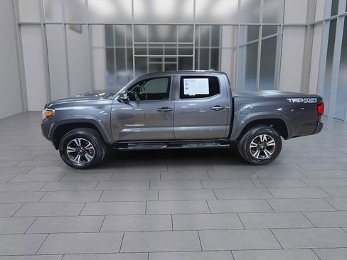 Used 2018 Toyota Tacoma TRD Sport w/ Exterior Package AWD/4WD image 5