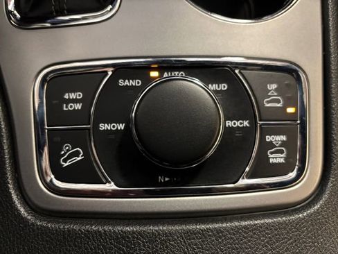 Used 2020 Jeep Grand Cherokee Overland image 23