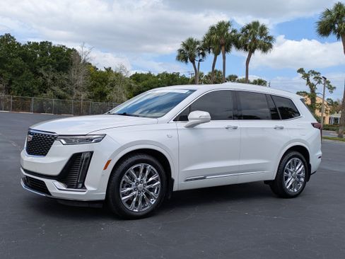 Certified 2022 Cadillac XT6 Premium Luxury w/ Platinum Package AWD/4WD image 3