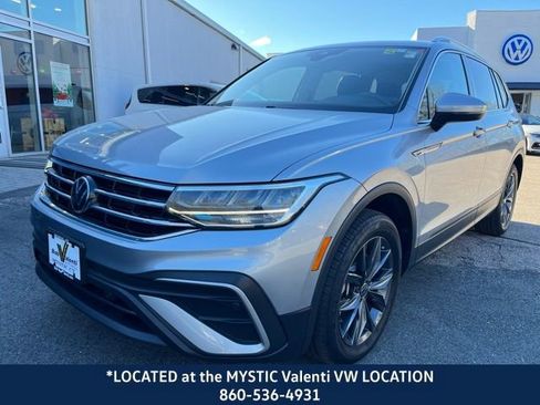Certified 2023 Volkswagen Tiguan SE w/ Panoramic Sunroof Package image 2