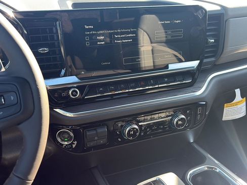 Used 2025 GMC Sierra 1500 SLT image 11