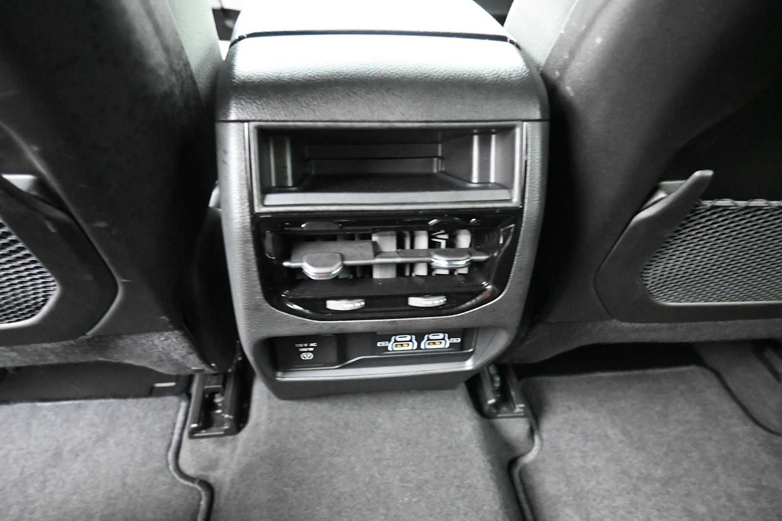 Used 2025 Jeep Grand Cherokee Laredo X w/ Luxury Tech Group I AWD/4WD image 14