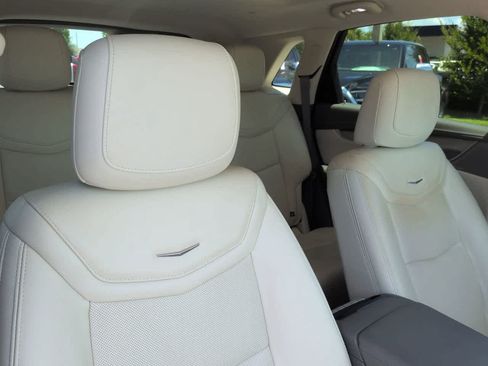 Used 2021 Cadillac XT5 Premium Luxury AWD/4WD image 7
