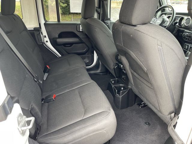 Used 2019 Jeep Wrangler Unlimited Sahara AWD/4WD image 15