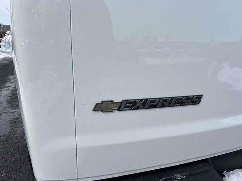 Certified 2024 Chevrolet Express 3500 LT w/ LT Preferred Equipment Group image 9