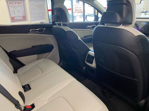 Used 2024 Kia Sportage EX w/ EX Premium Package image 17