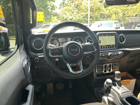 Used 2023 Jeep Wrangler Unlimited Sahara AWD/4WD image 26