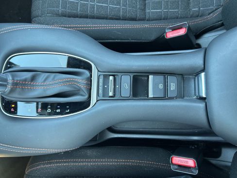 Used 2025 Honda HR-V Sport image 17