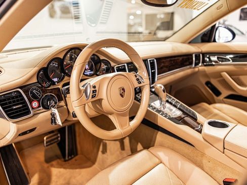 Used 2016 Porsche Panamera 4 image 20