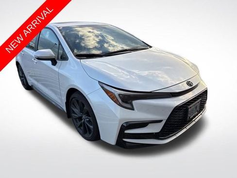 Used 2025 Toyota Corolla XSE FWD image 1