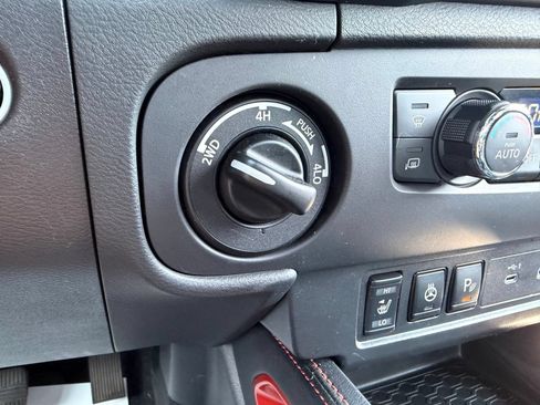 Used 2025 Nissan Frontier PRO-4X w/ Pro Convenience Package AWD/4WD image 19