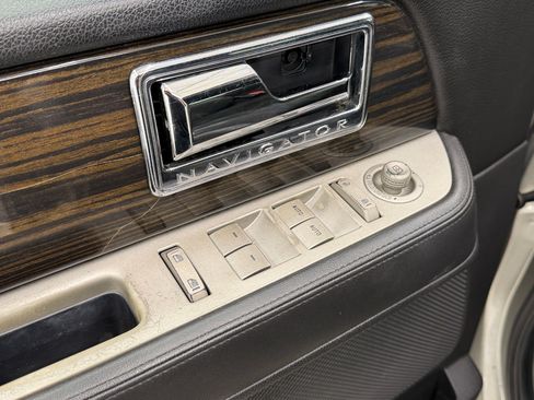 Used 2008 Lincoln Navigator 2WD image 25