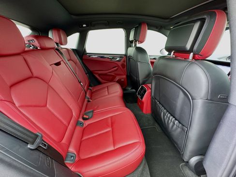 Used 2022 Porsche Macan AWD/4WD image 19