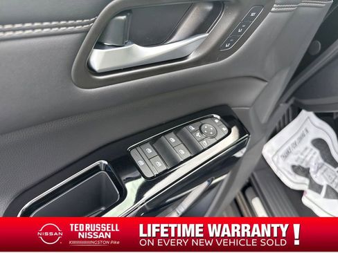 New 2026 Nissan Pathfinder Platinum image 11