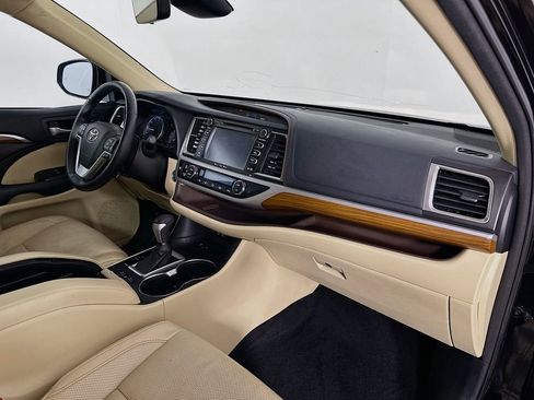 Used 2017 Toyota Highlander Limited image 31