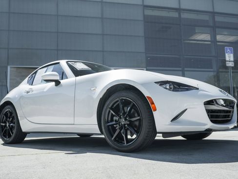 Used 2018 MAZDA MX-5 Miata RF Grand Touring image 4