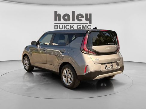 Used 2024 Kia Soul LX w/ Option Group 015 FWD image 3
