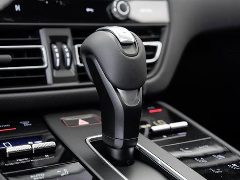 New 2025 Porsche Macan image 22