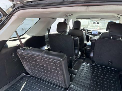 Used 2022 Ford Explorer XLT w/ Equipment Group 202A image 18