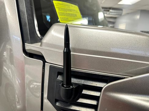 Used 2004 HUMMER H2 w/ Preferred Equipment Group image 20