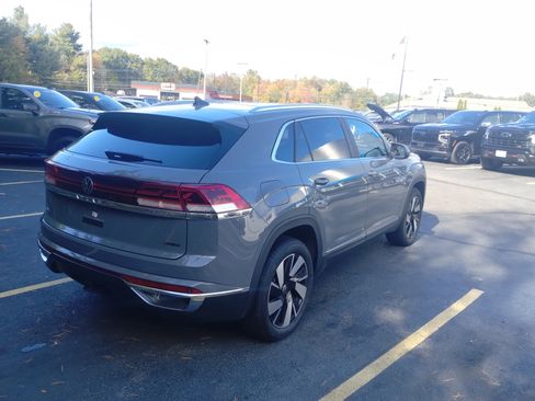 Used 2024 Volkswagen Atlas Cross Sport SEL image 3