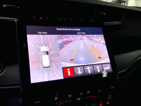 New 2025 Jeep Grand Cherokee Limited w/ Luxury Tech Group II image 16