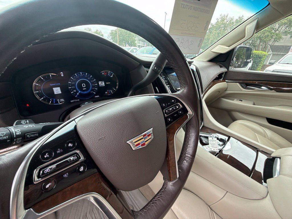 Used 2017 Cadillac Escalade Luxury AWD/4WD image 17